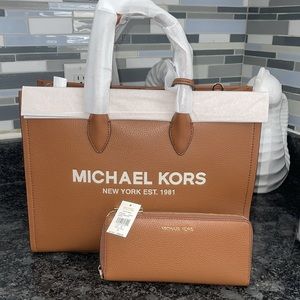 Michael Kors Leather Purse & Jet Set Matching Wallet
